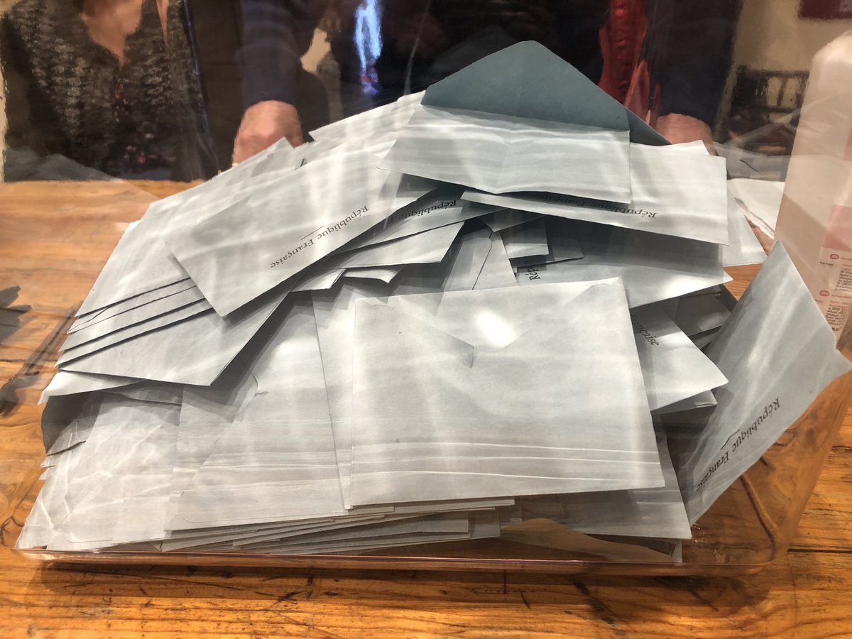 #presidentiellepicardie A 16 heures, au bureau de l’office de tourisme d’Albert, le taux de participation est de 61%