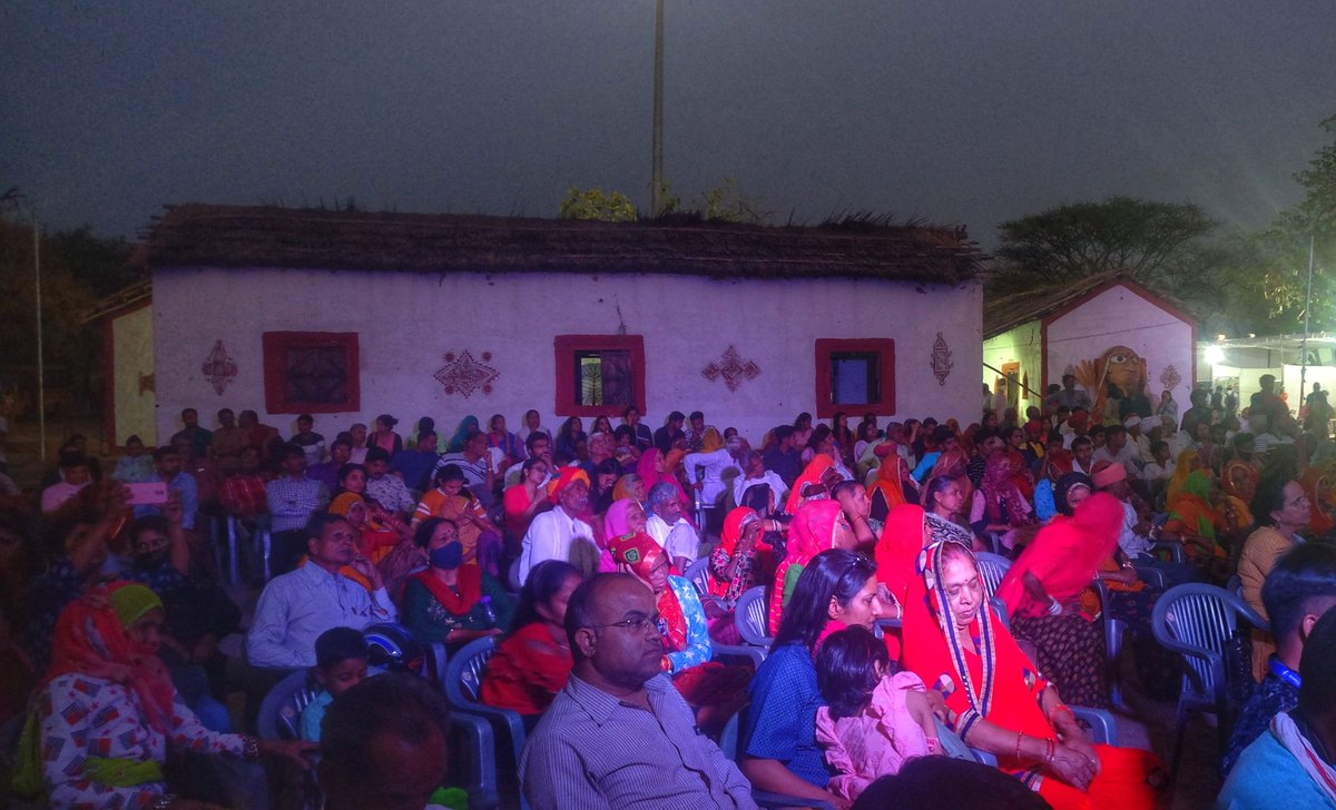Rajesh__Jamaal's tweet photo. A musical evening with Padam Sri LAKHA KHAN MANGANIAR @JKK_Jaipur #Jaipur
#tiloniya @barefootTILONIA @ShopTilonia @TiloniaBazaar https://t.co/gbQjMdDbuh