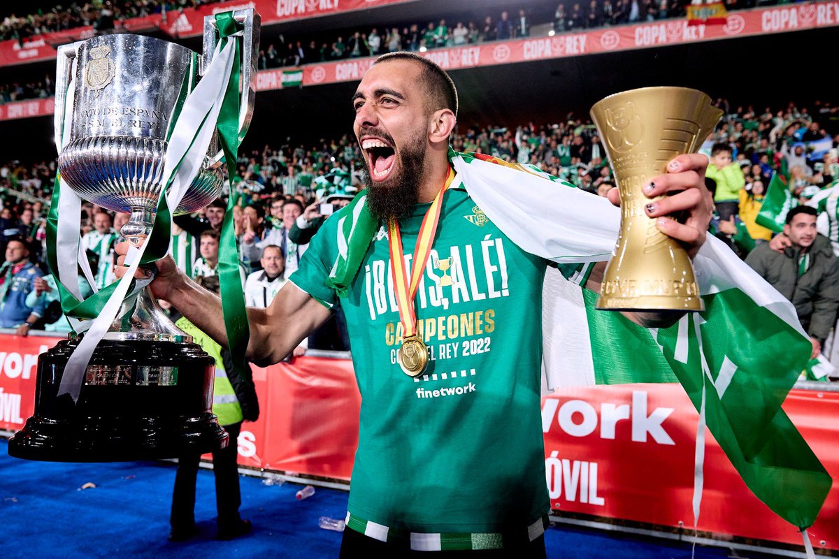 RomeGulere_'s tweet photo. Dijeron que era el peor fichaje de la historia del club. Se rieron de él hasta por pintarse las uñas.

18 goles este año. Marcó en la ida de semis, en la vuelta y en la final, MVP incluido. Bicharraco. A la buena gente le tienen que pasar cosas buenas. Gracias @BorjaIglesias9 https://t.co/OSxrYxQ0D8