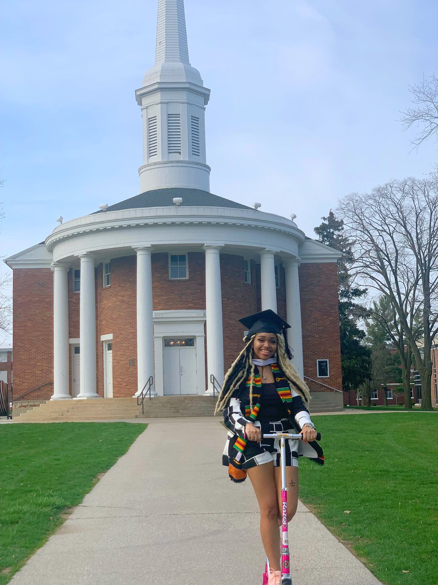 YoursTrulyAMA's tweet photo. and i did that 🎓🥳 https://t.co/Fz7a9T5RPw