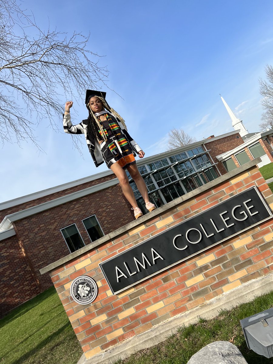 YoursTrulyAMA's tweet photo. and i did that 🎓🥳 https://t.co/Fz7a9T5RPw