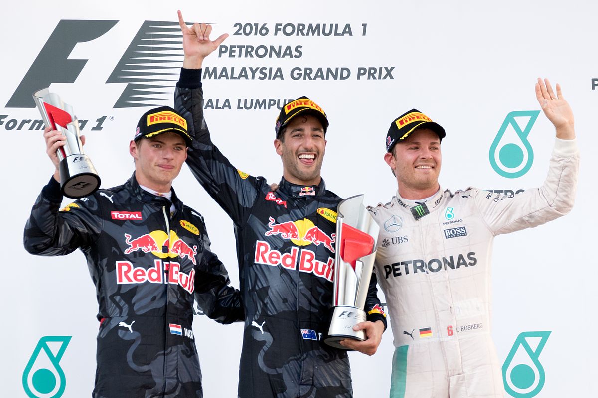 laformulateca's tweet photo. VICTORIA DE MAX VERSTAPPEN
1-2 DE RED BULL

Primer doblete de los de Milton Keynes desde el Gp de Malasia de 2016.

#F1 #F12022 #IMOLAGP https://t.co/H8dbmaIPd5