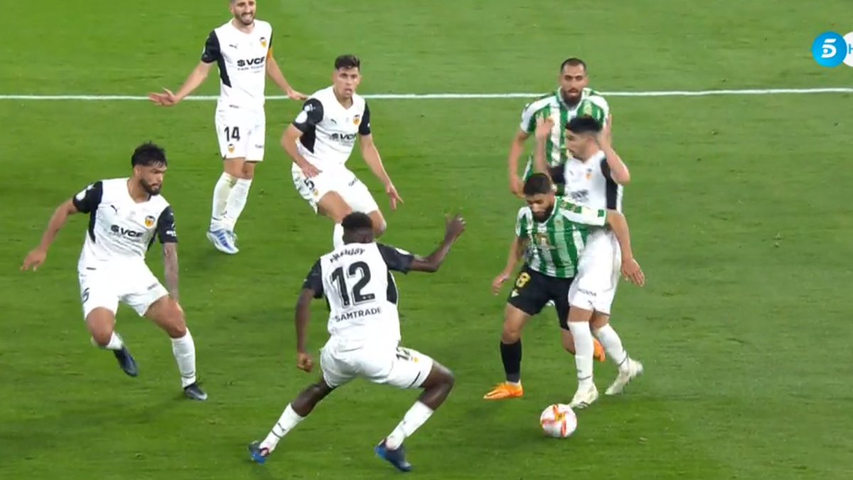 Banderín en Alto tweet media