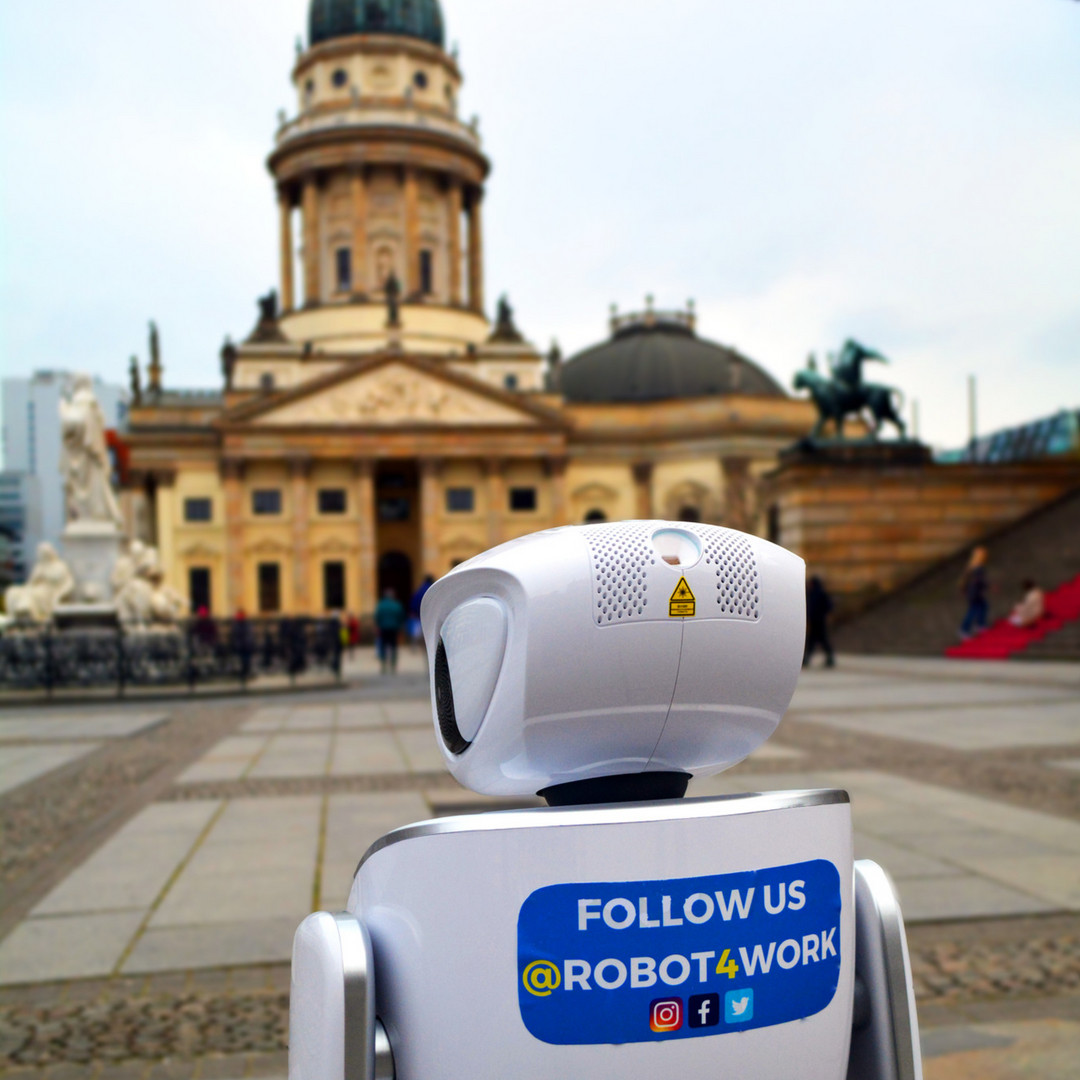 robot4work's tweet photo. Meeting the neighbors #AI #artificialintelligence https://t.co/PtaMvEMMXy