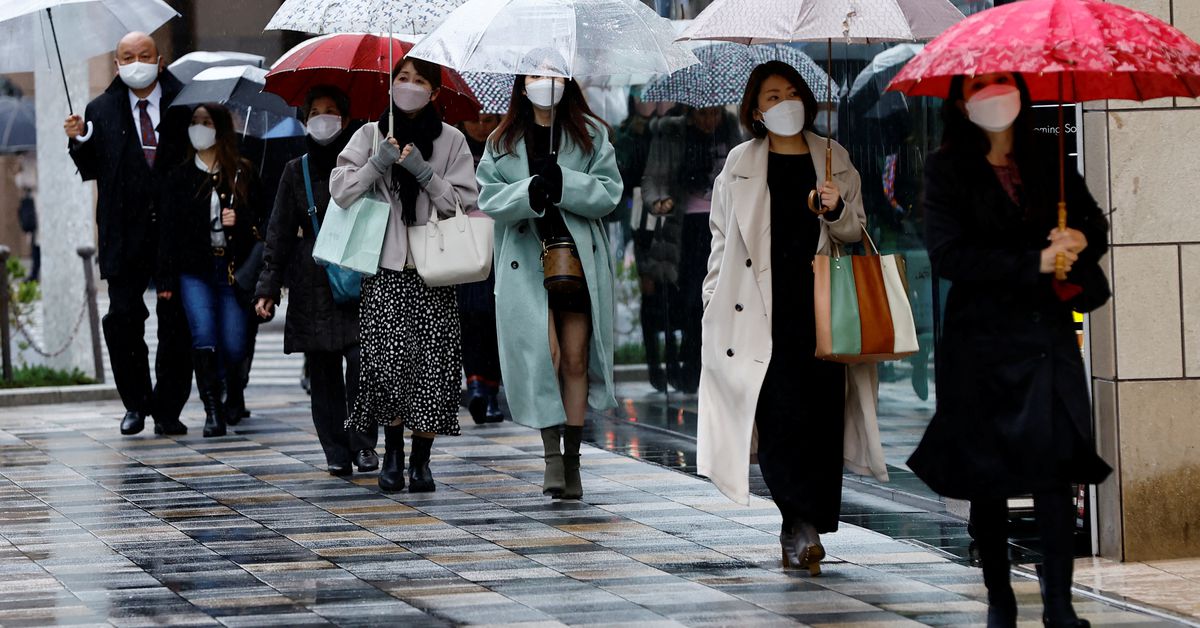 Reuters's tweet photo. Japan's Shionogi says COVID-19 pill shows rapid clearance of virus https://t.co/Ew3ttn1U3Q https://t.co/e3IVgxcNcX