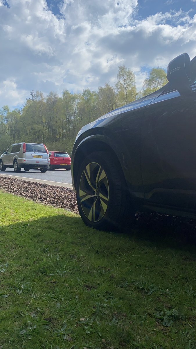 martynk38's tweet photo. #brokenvolvo Volvo you owe me big time. 4th time this crappy car has broken https://t.co/167i8AW1Lt