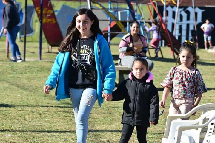EncuentroMerlo's tweet photo. 🎊 Kermesse para lxs niñxs de #AltosDeMerlo 

En los barrios, construyendo más @NuevoEncuentro_ 

@juvenemerlo 💙✌🏻 https://t.co/BrMNRaaSzf