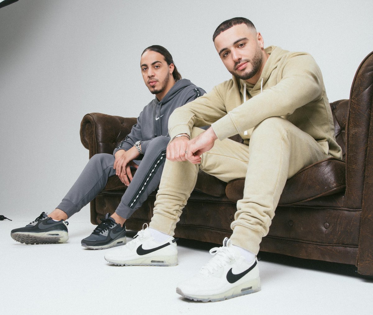 Pas de bruit. Pas de clash. Pas de featuring. 

+ 1,2 milliard de vues
+ 1,1M d’albums vendus

Le tout en indépendance. Mettez du respect sur Djadja &amp; Dinaz ✊🔥