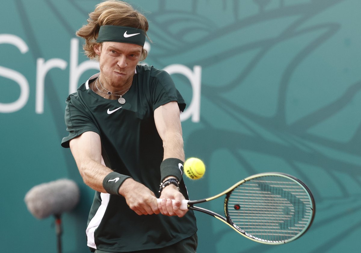 WHAT A WIN! 🏆

<a href="/AndreyRublev97/">Andrey Rublev</a> beats <a href="/DjokerNole/">Novak Djokovic</a> 6-2 6-7 (4) 6-0 to win his first title in Belgrade! 

<a href="/SerbiaOpen2022/">Serbia Open Official</a> | #SerbiaOpen