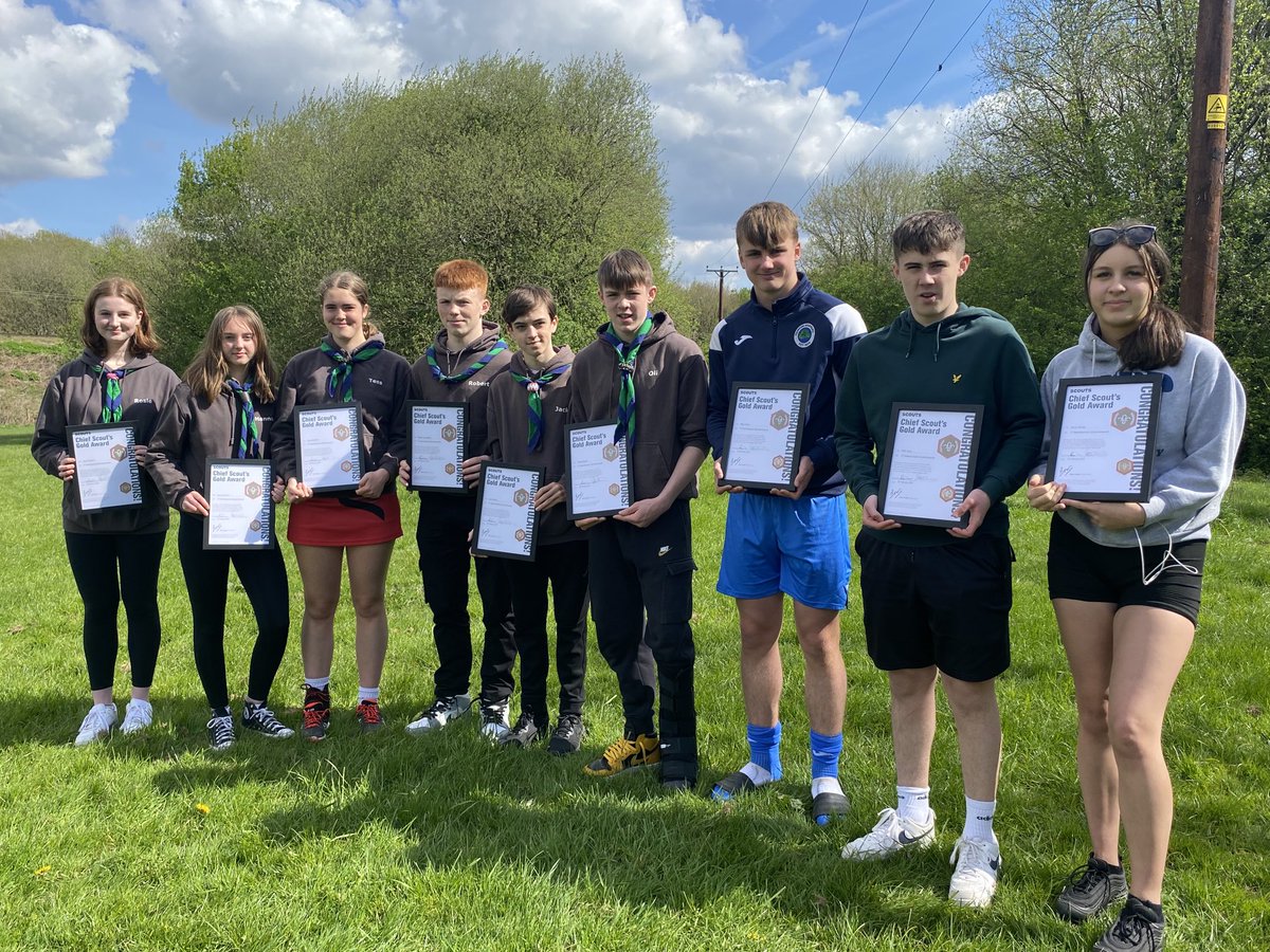 7thRamsbottom's tweet photo. Great to finally present 9 of 11 #chiefscoutgoldaward at ⁦@BRScouts⁩  St George’s Say Parade and Service

Huge congrats from all the leaders https://t.co/wOlHtEh8SU