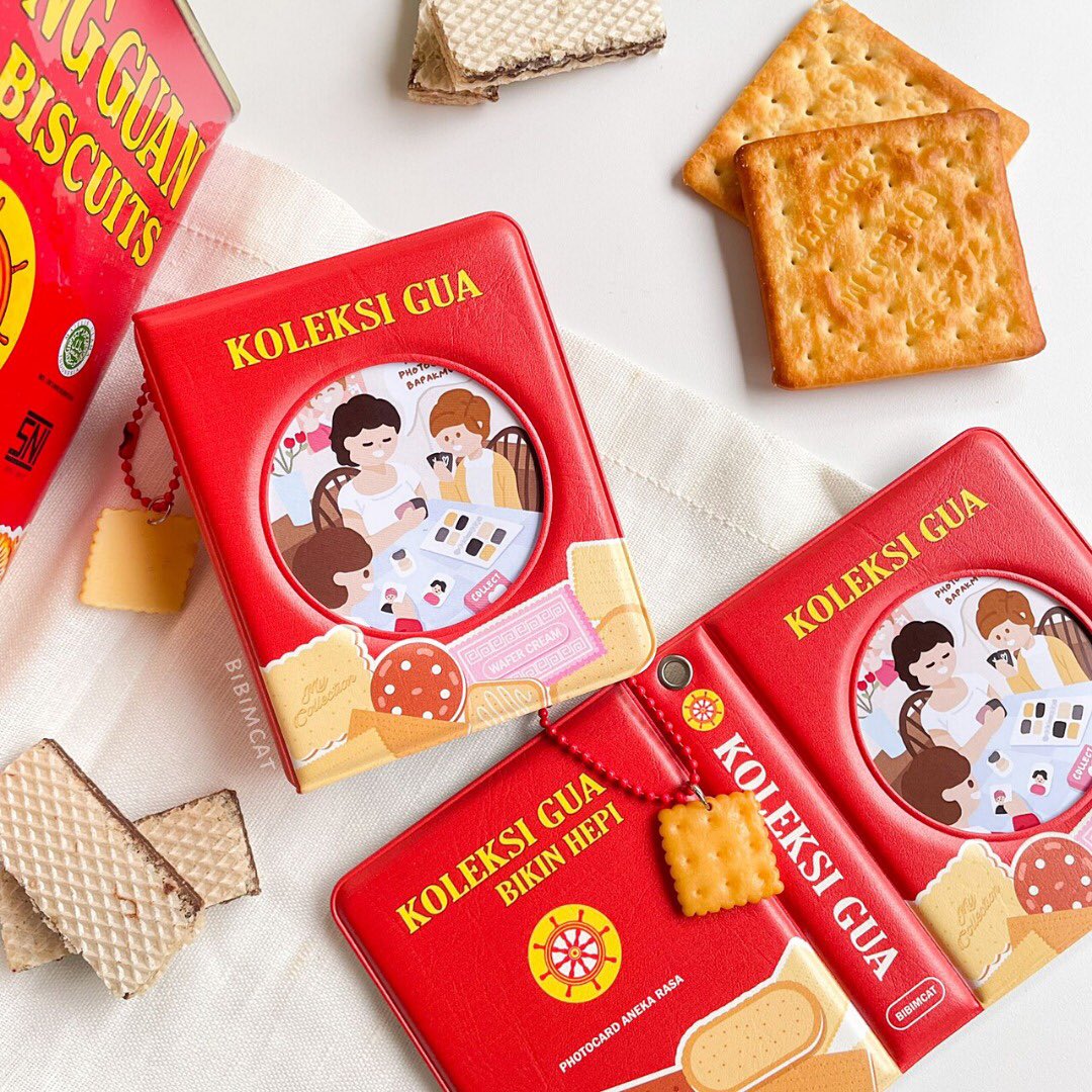 bibimcat_id's tweet photo. Lebaran kali ini akhirnya bapak pulang juga. Alasan kenapa si bapak gak pernah muncul terkuak sudah, ternyata foto bapak udah ada di dalam kolbuknya!

♥️ KOLEKSI GUA COLLECT BOOK♥️
-Preview-

Akan dirilis bareng collect book pecel lele setelah lebaran. Bapak homecoming yuuu https://t.co/sMZXRrhbM2
