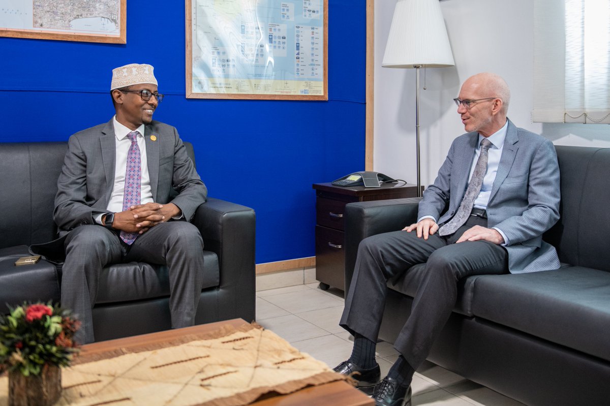 Continuing his meetings with candidates, @UN's James Swan met today with @HonAbdinoor, another candidate for the post of Speaker of #Somalia's House of the People - topics discussed included the rapid completion of the electoral process and the new Parliament's key priorities.