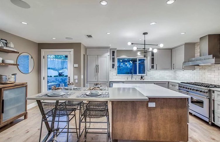devonthompsonn's tweet photo. Modern Hilltop Gem in Dallas, Texas! 🔑 https://t.co/TpIEgEwCYl