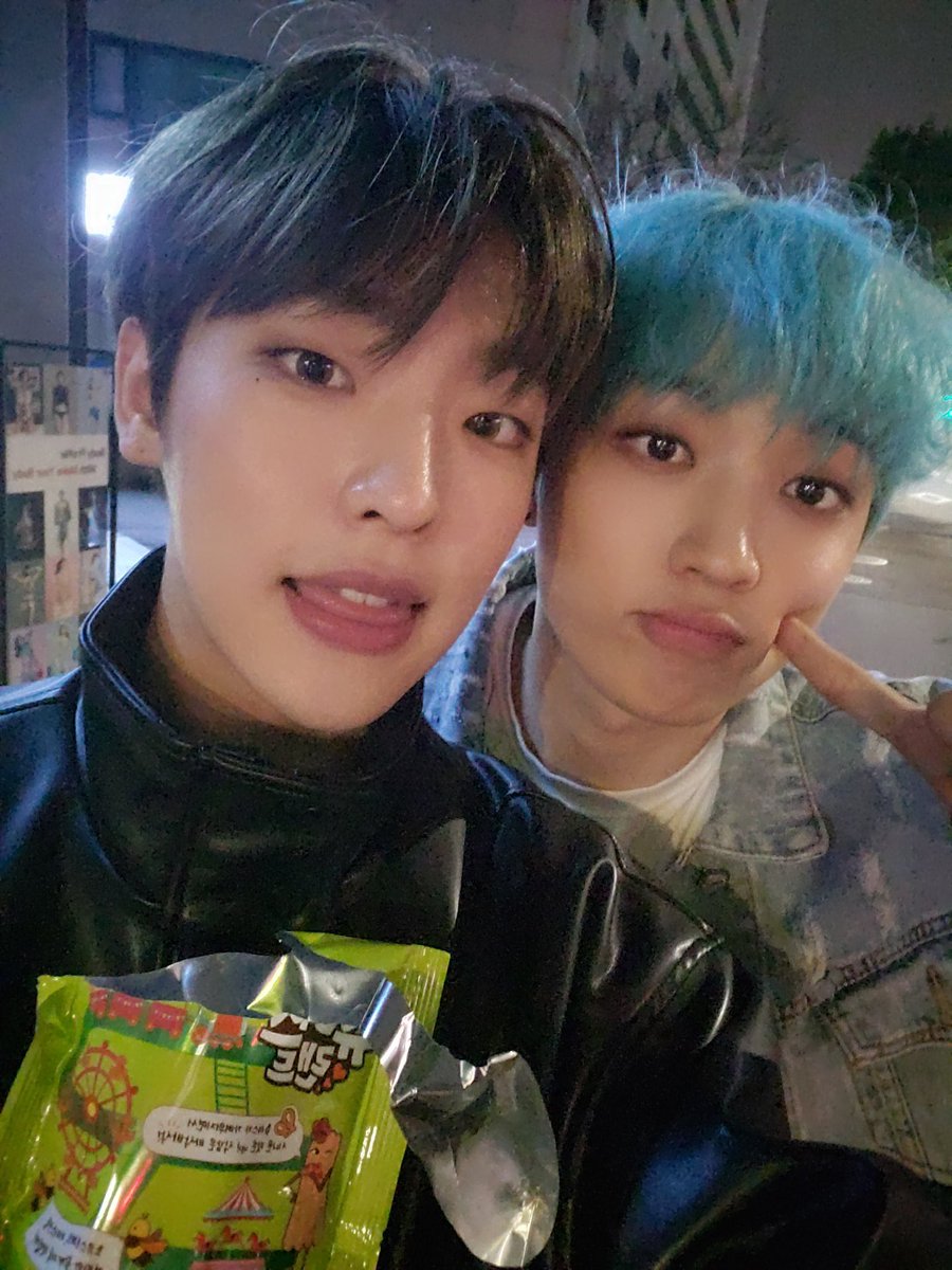 TheKingDom_GF's tweet photo. [👑]

<안농>

오늘도 숨 잘 쉬다 갑니다🍃

#KINGDOM #킹덤 #ARTHUR #아서 #MUJIN #무진 #Vlive https://t.co/aqj66uFZU3