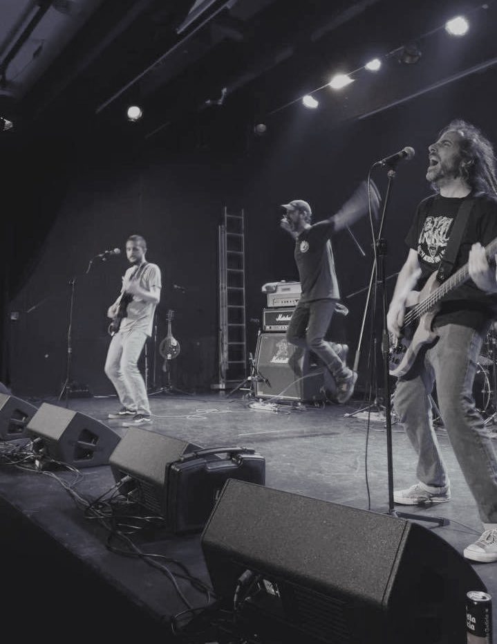 DallaPunk's tweet photo. El que va passar divendres a la nit amb les germanes de Drunken Fighters va ser de traca!!! #punk #punkrock #hardcore #punkrockdalla #dallapunkrock #dallahardcore #DALLA #ladallahoescapçaratot https://t.co/jBycmXIVBt