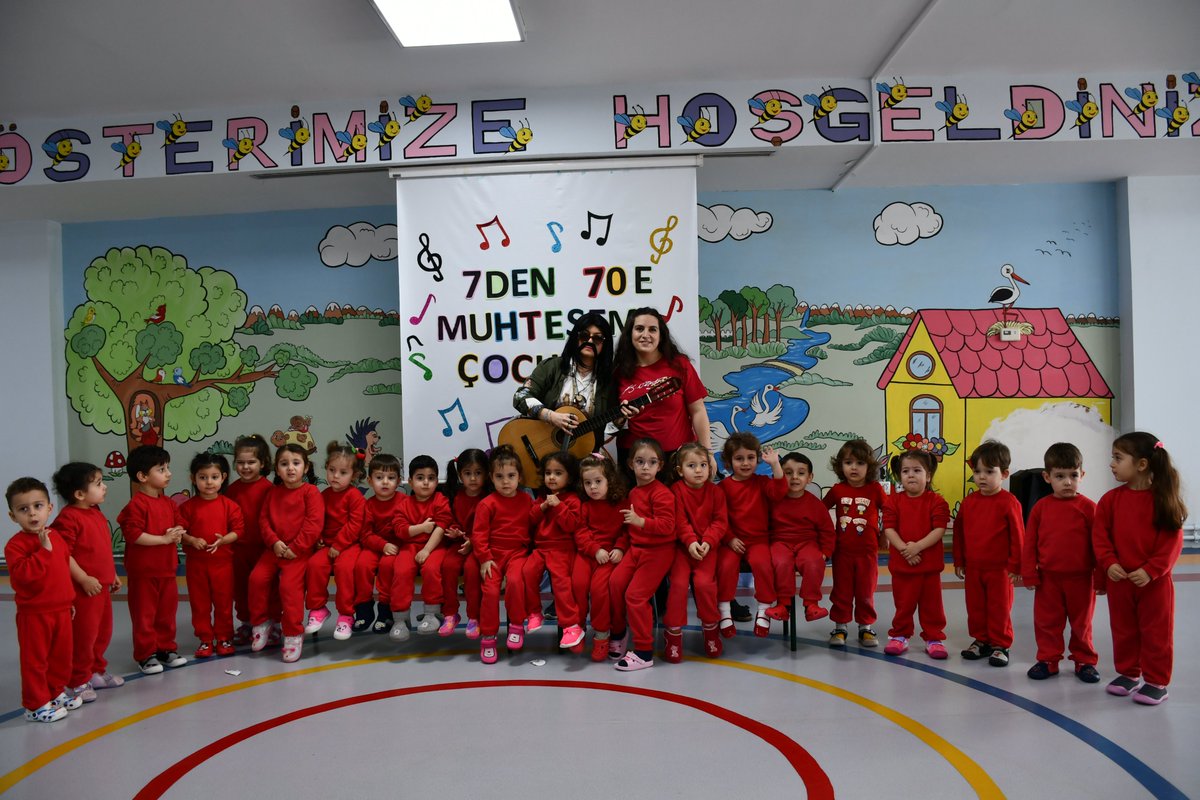 Yeşim Kreş’te 23 Nisan Ulusal Egemenlik ve Çocuk Bayramı coşkuyla kutlandı. 

23 Nisan sebebiyle Yeşim Kreş'inde organize edilen etkinlikler kapsamında, Barış Manço ile 7'den 70'e programı canlandırıldı. Programda 4-5-6 yaş grubu Yeşimli minikler çok eğlendi.