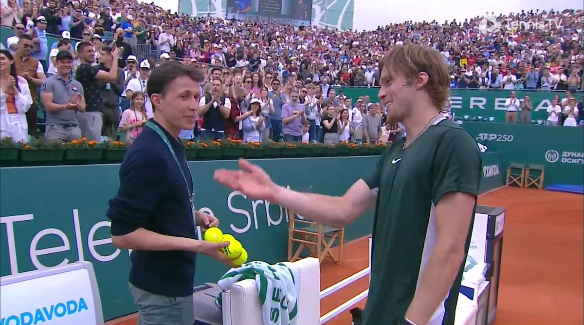 SportsHorn's tweet photo. Rublev def. Djokovic in Serbia Final...As is custom winner signs balls for the crowd...Rublev declines &amp; offers Djokovic to sign for home crowd instead... Rublev is going through a lot...This guy is a good human! #ATP #SerbiaOpen https://t.co/kSnZeq4DSO