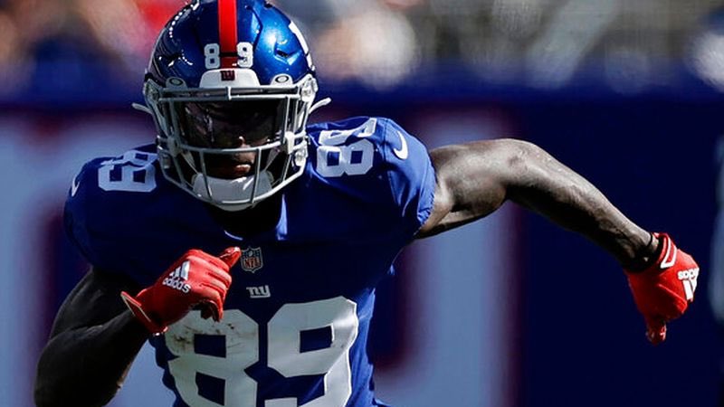 sneaker2speaker's tweet photo. Why are #NYGiants calling around to trade #Kadarius Toney?
Kenny Golladay-0 TDs.
Sterling Shepard-Torn Achilles.
Darius Slayton-Coming off worst year.
Would cost $2.3mm in cap space+$5.5mm dead cap penalty.
At best,get a 4th Round draft pick.
Sorry, makes no sense.
@Giants #NYG https://t.co/s2HLlrKTGm