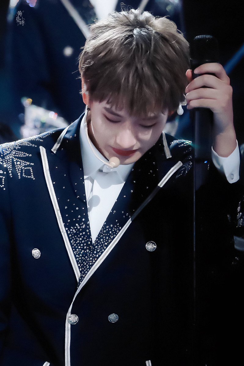TurinTurin3's tweet photo. Chời ơi, AKLiuZhang mạnh mẽ của chị 😭😭😭😭
Em đừng như vậy, sẽ đau lòng lắm. 
Hnay rất vui mà 🥺🥺 https://t.co/nHUfSRvyQT