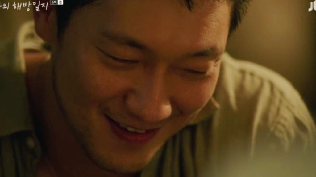 seoulofmischief's tweet photo. helloooo he is smiling like he is actually smiling??!??
Who are you and what have you done with depressed Mr. Gu? 😭😭😭
#MyLiberationNotes
#MyLiberationNotesEp6 https://t.co/bEskOBOru1