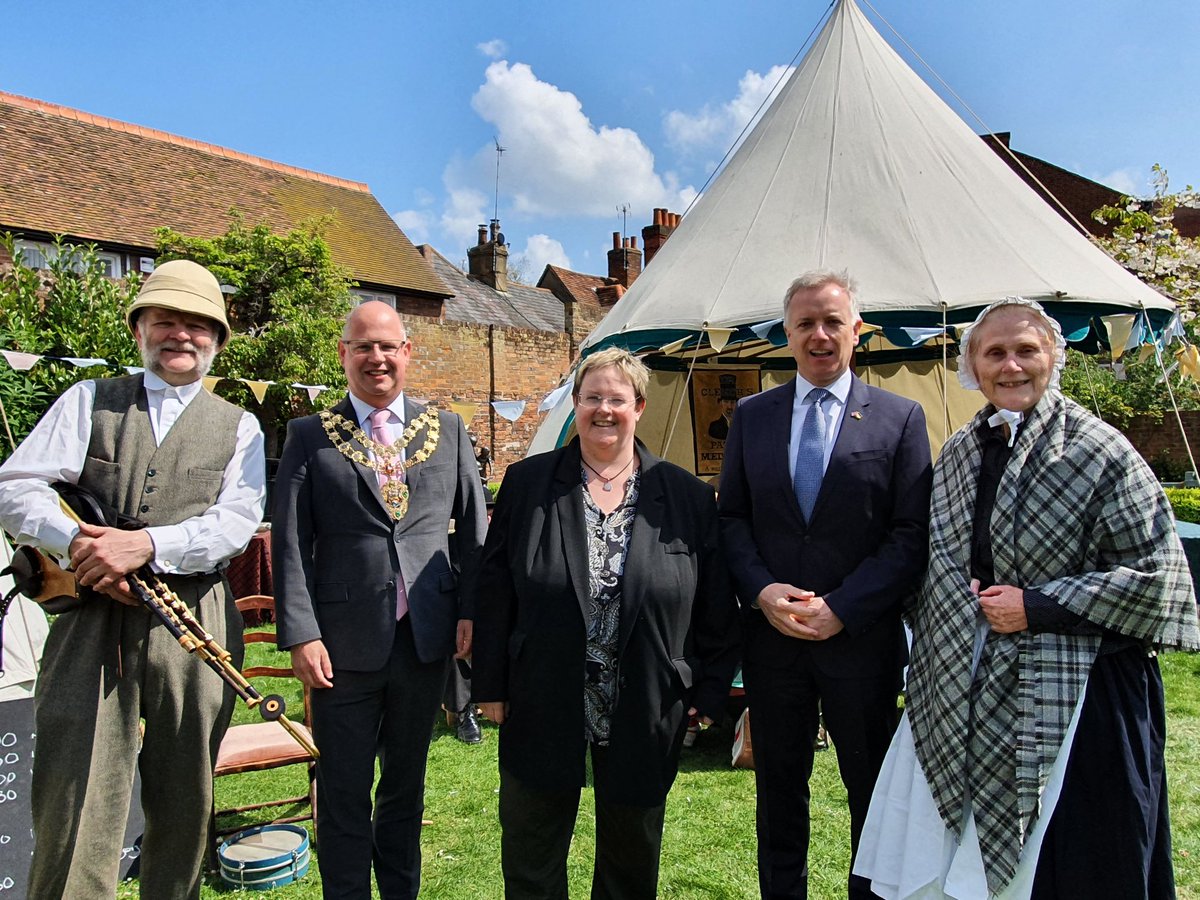 Discover Bucks Museum (@bucksmuseum) on Twitter photo Brilliant Victorian Fayre today for St George's Day from <a href="/aylesburytc/">Aylesbury Town Council</a> hosted by the Museum & enjoyed by hundreds including Victorian Circus, Mayor, MP and Museum Director. Brilliant Victorian Fayre today for St George's Day from <a href="/aylesburytc/">Aylesbury Town Council</a> hosted by the Museum & enjoyed by hundreds including Victorian Circus, Mayor, MP and Museum Director.