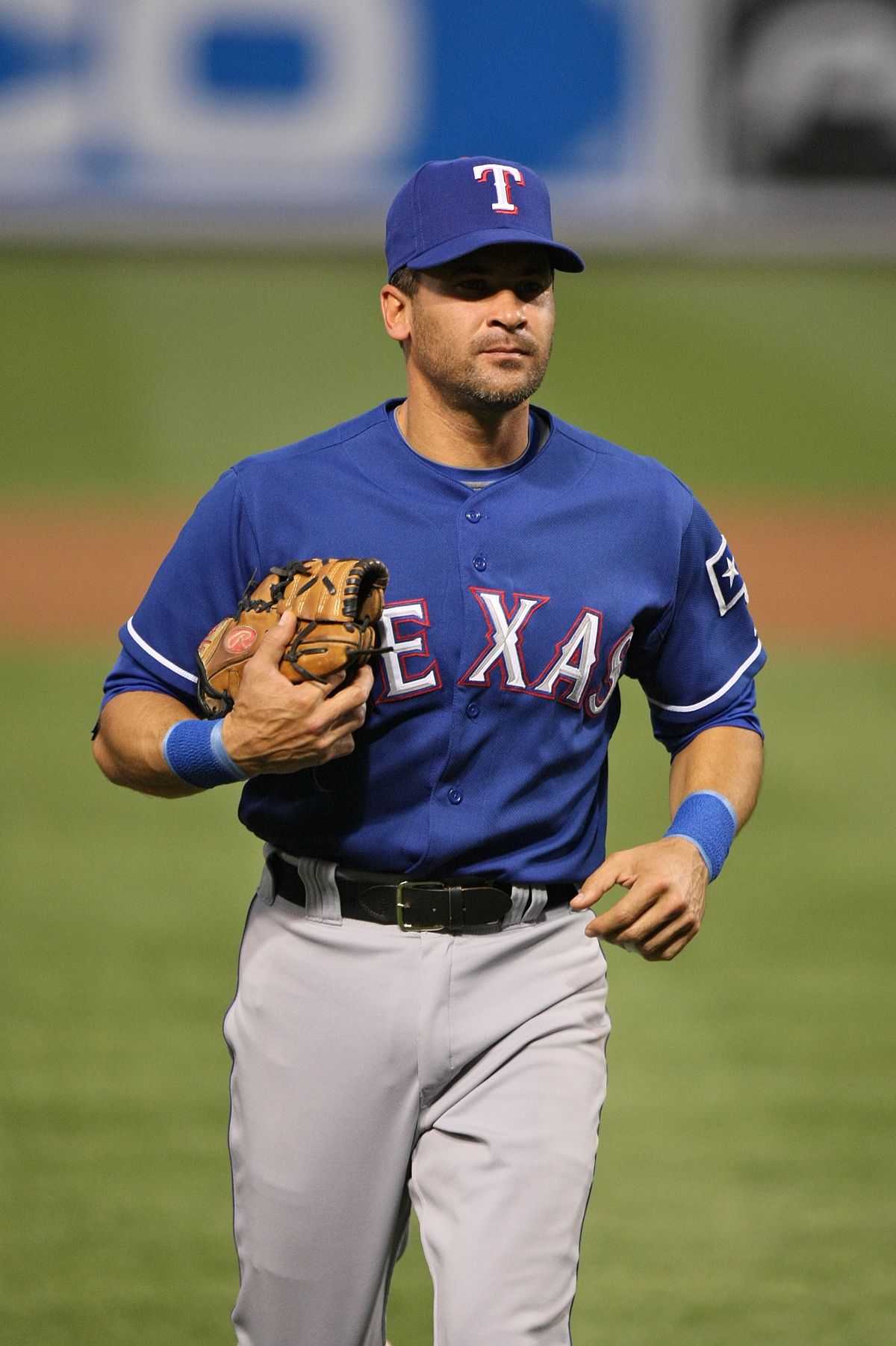 Happy Birthday to former Omar Vizquel. 