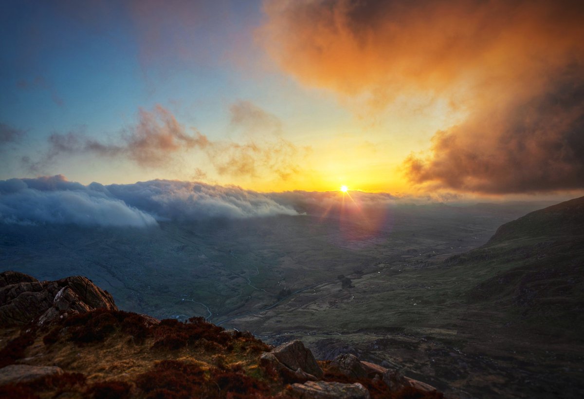 STAdventures's tweet photo. The weather has been against me the last few weeks and getting this today for all of a minute feels like a blessing in disguise and one I happily took with haste as I climbed Tryfan in zero visibility. 

Today was tough but one I fully enjoyed 🙏🇬🇧🏴󠁧󠁢󠁷󠁬󠁳󠁿🔥❤🏴󠁧󠁢󠁷󠁬󠁳󠁿🇬🇧🙏

#photography https://t.co/Ddswd2nnd8