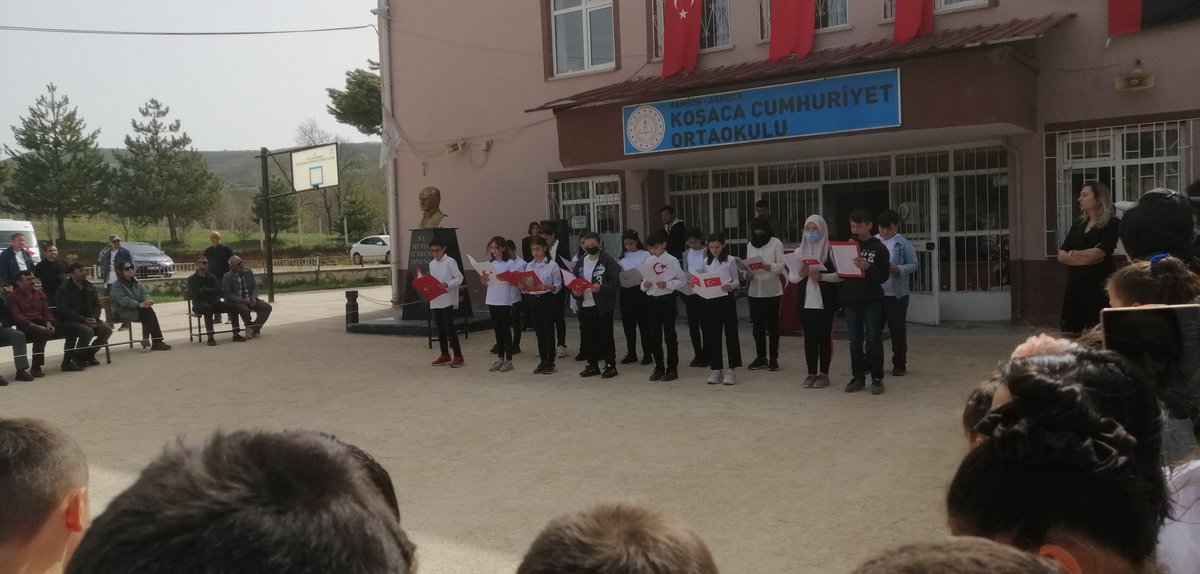 23 Nisan okulumuzda oratoryo, tiyatro, şiirler ve oyunlar ile birlikte coşkuyla kutlandı.