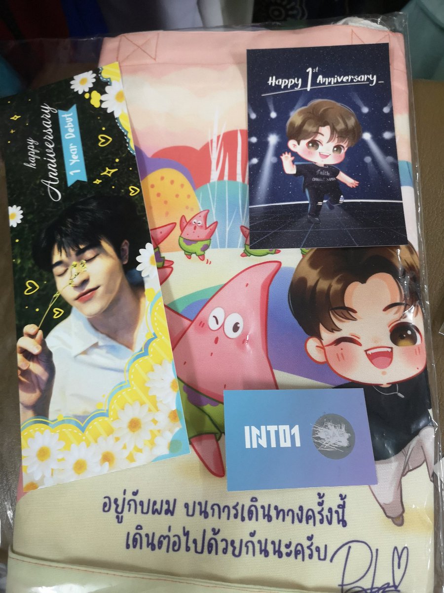 liquidtosolid's tweet photo. วันนี้ไปหลายที่มากๆเก็บโปรเจ็คคุ้มเลยคลิปก็เต็มเครื่องว่าจะตัดรวมกันแล้วเก็บไว้ดูเพราะถ่ายทุกซอกทุกมุมจริงๆ เป็นครั้งแรกที่ได้ไปงานนิทรรศการศิลปินที่ติ่ง สุดท้ายนี้รักอทวและอซดทุกคนมากๆเลยค่า #INTO1inBangkok2022 #FirstyearwithINTO1 #INTO1 #INTO1stAnniversary https://t.co/6rsmQWMDrI