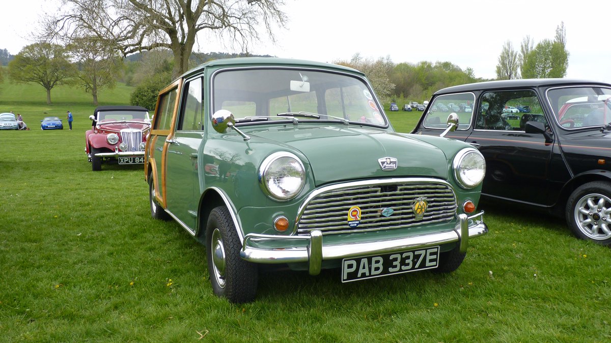 miniphernalia's tweet photo. 1967 #AustinMiniCountryman in Almond Green - https://t.co/drsQ64lW1l https://t.co/X84lEPCQiY