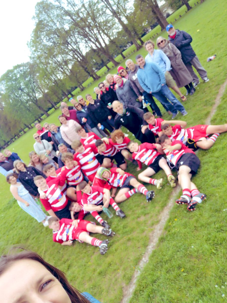 s_under12's tweet photo. Dwyrnod braf yn caerdydd ☀️Emlyn on tour ⚪️🔴

Diolch/thank you for the welcome @ClwbRygbiIau u12s 💪🏻 and @barrymandjrfc u12s for the game 🏉 

A day of team bonding and making memories, what rugby is all about @ClwbRygbiCNE @gethtwbs3 @GarethBabs @mattllandysul @RygbiBroTeifi https://t.co/Puxn5MrKBT