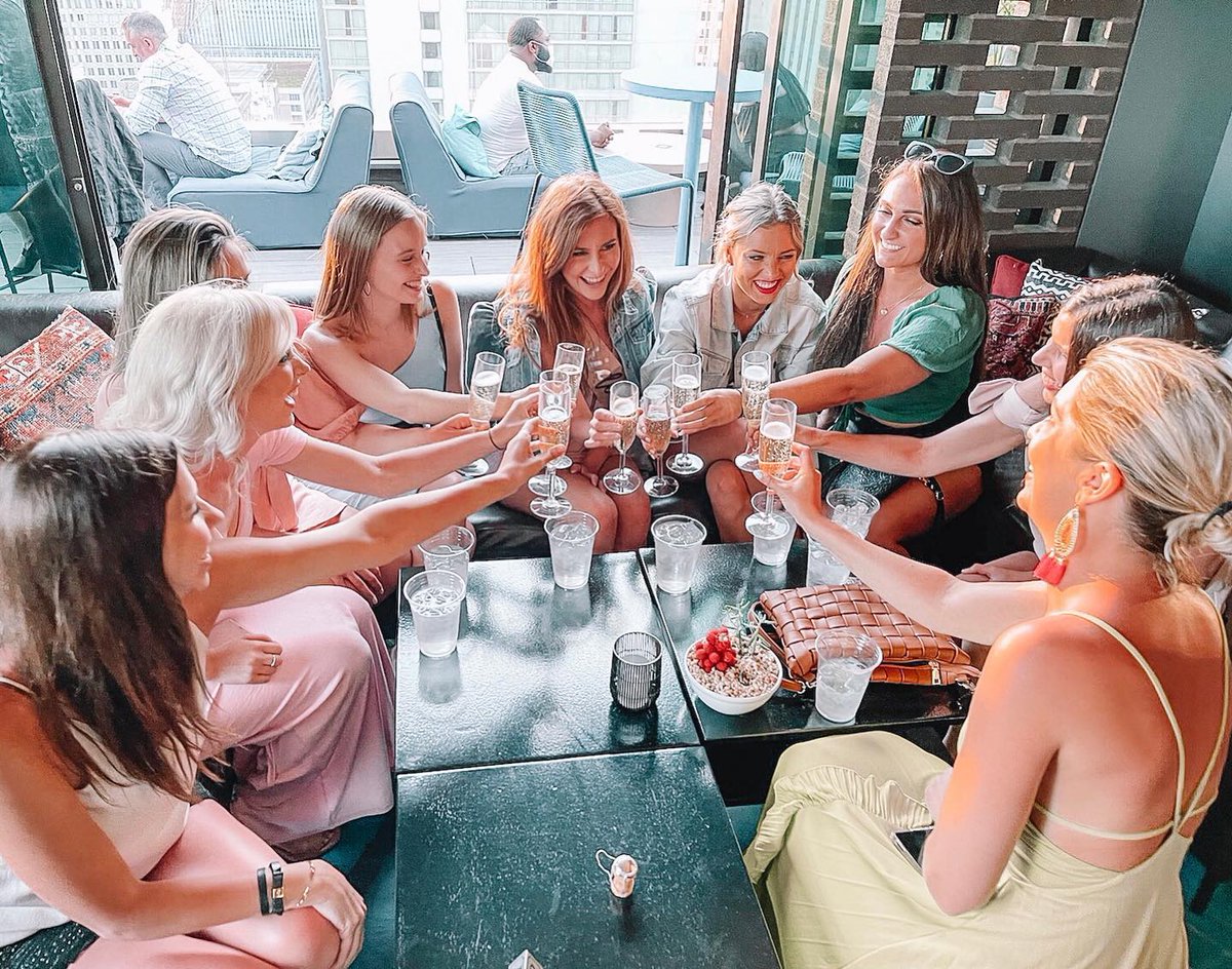 virginhotelschi's tweet photo. Whether you wanna brunch with the girls or celebrate a bachelorette, we got you covered. Click https://t.co/QQnNC3uYMO to reserve. @CeriseRooftop #ForTheGirls #BrunchFun https://t.co/yesT4evxLn