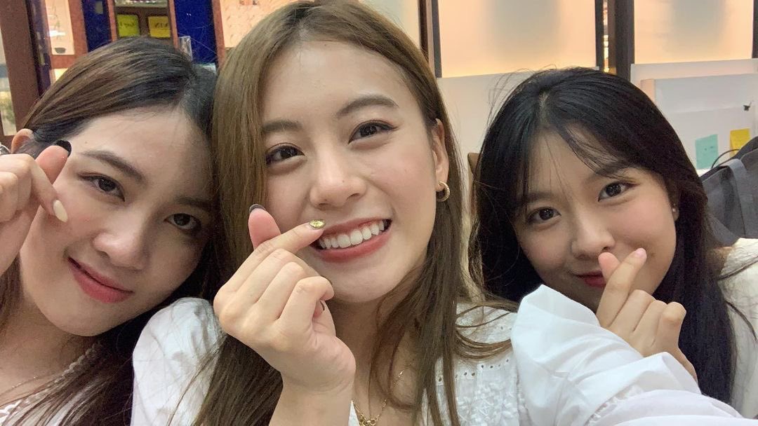 FondNattichaFC's tweet photo. MBF  🤍🤍🤍 

Mewnich Bamboo Fond = My Best Friend

#FondBNK48 #FondVYRA
#Mew_mn #BambooBNK48 https://t.co/TDQpOEXD1b