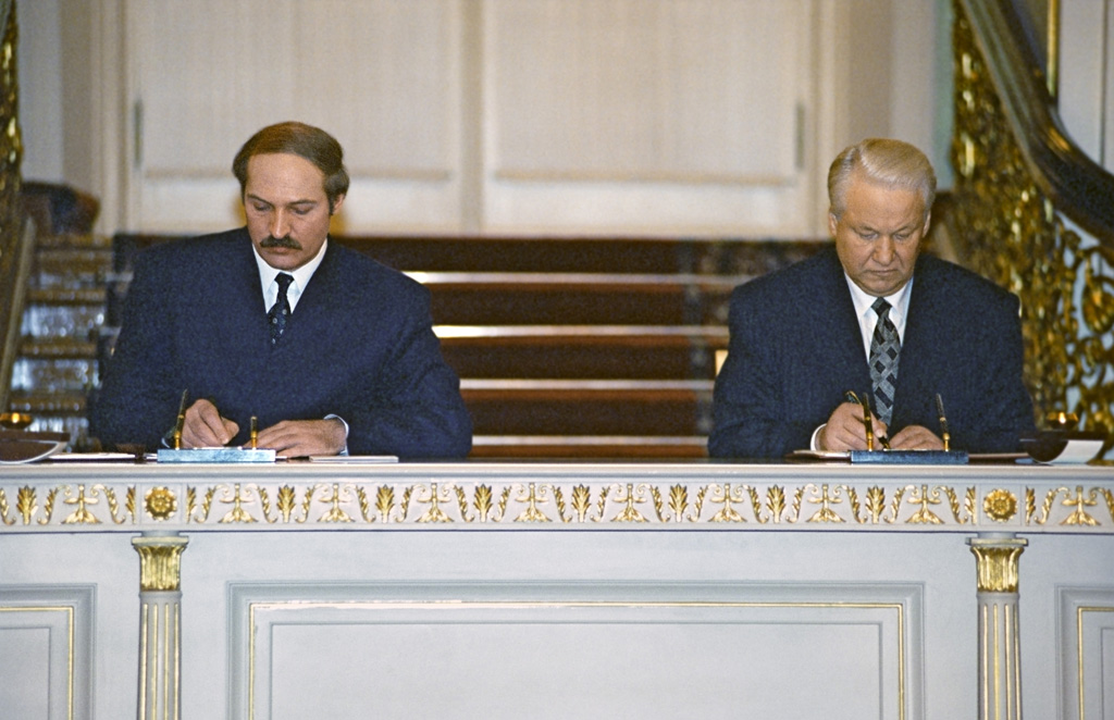 Unfortunately, Ukraine showed very little enthusiasm in this integration. On the bright side, Belarusian dictator Lukashenko was much more cooperative. In 1997 he signed a Union Treaty with Russia. In December 1999 it was transformed into the Union State of Russian and Belarus