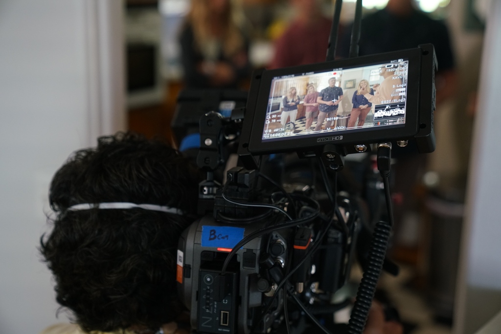 marcuslemonis's tweet photo. #BehindTheScenes on #TheRenovator. Would you trust the process with me? @hgtv https://t.co/fLb6GsNohA