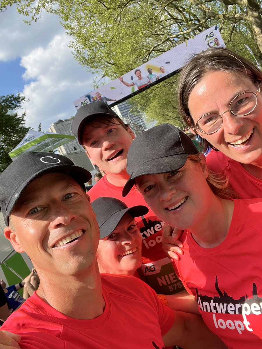 Yes finisher so happy #Antwerp10Miles @<a href="/Foodmaker_be/">Foodmaker</a>