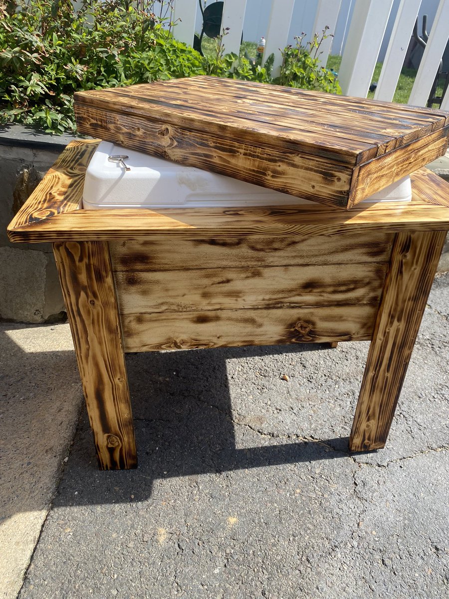 JellyDoods's tweet photo. That time of year again!! Custom woodwork and epoxy art!! #JellyDoods #woodworking #EpoxyArt #RiverTables #IglooCoolers #CustomWoodwork #Ronwoodmakeit https://t.co/3w2WOMNWz2