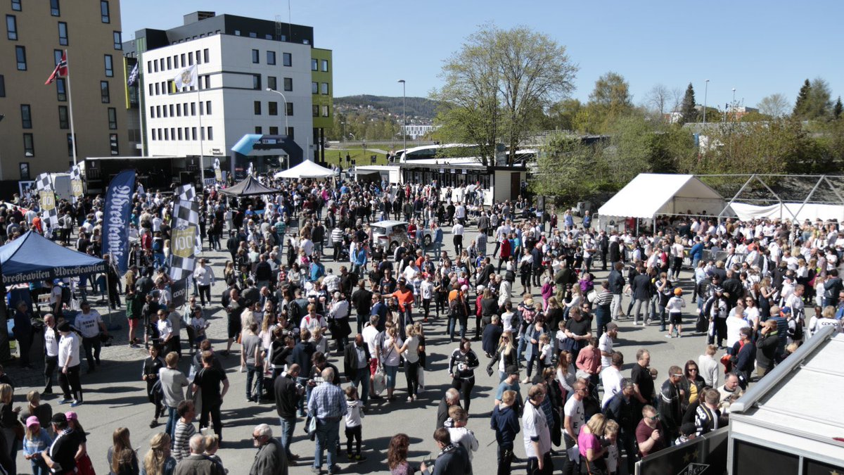 RBKfotball's tweet photo. Billettluka er åpen. 

Eller du kan kjøpe på nett. Kom på kamp i finværet 🤍🖤 https://t.co/hzHew2EuA9