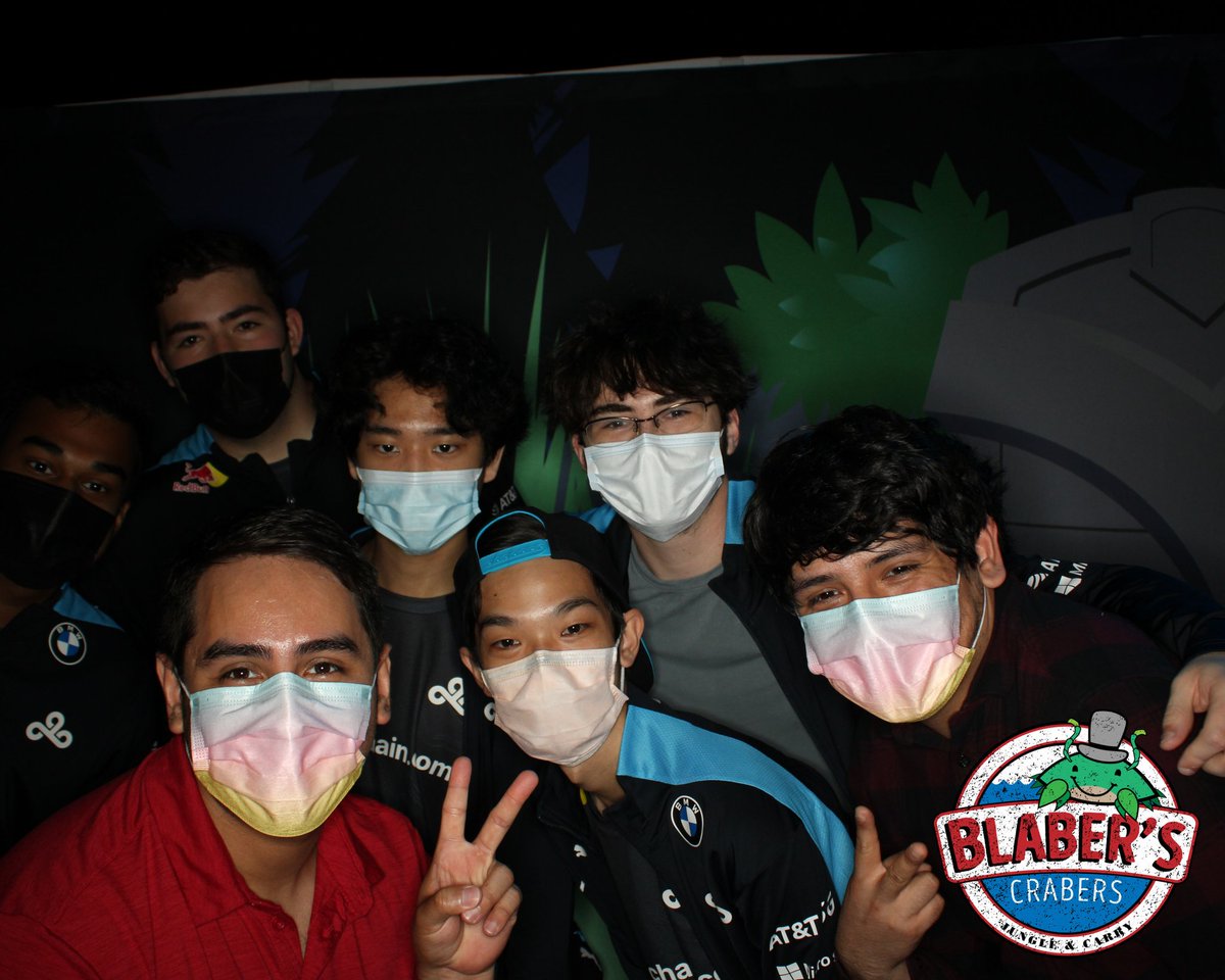 grimkurc's tweet photo. Here is me meeting the pros from my favorite team on my birthday 🎂 😎 they even told me happy birthday and was literally the best day ever 😎😎 thanks and stay awesome @Cloud9 #cloud9 #LeagueOfLegends https://t.co/LhjR6zg5PK