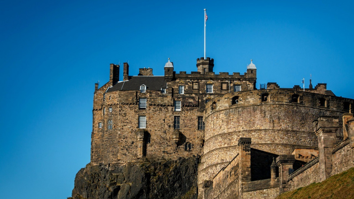 HotelBreaks's tweet photo. Royal Edinburgh Tattoo Hotel Breaks
Holiday Inn Edinburgh
2 nights’ accommodation
Breakfast
2 tickets to Royal Edinburgh Military Tattoo 
from £247.50 pp for 2 nights https://t.co/QqZq9Xwqs9