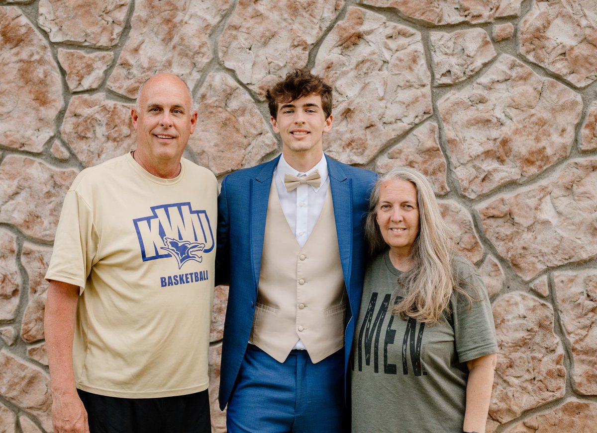 Last Prom for the Mitchell Family… <a href="/IsaiahMitch33/">Isaiah Mitchell</a>