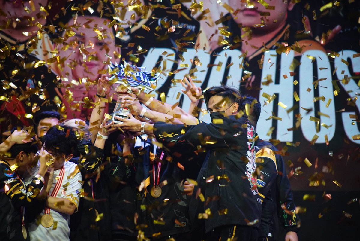 mplidofficial's tweet photo. Congratulations!
Our Champion: RRQ HOSHI! 🥇👑🤘🔥 https://t.co/GWaIpdPC8Q
