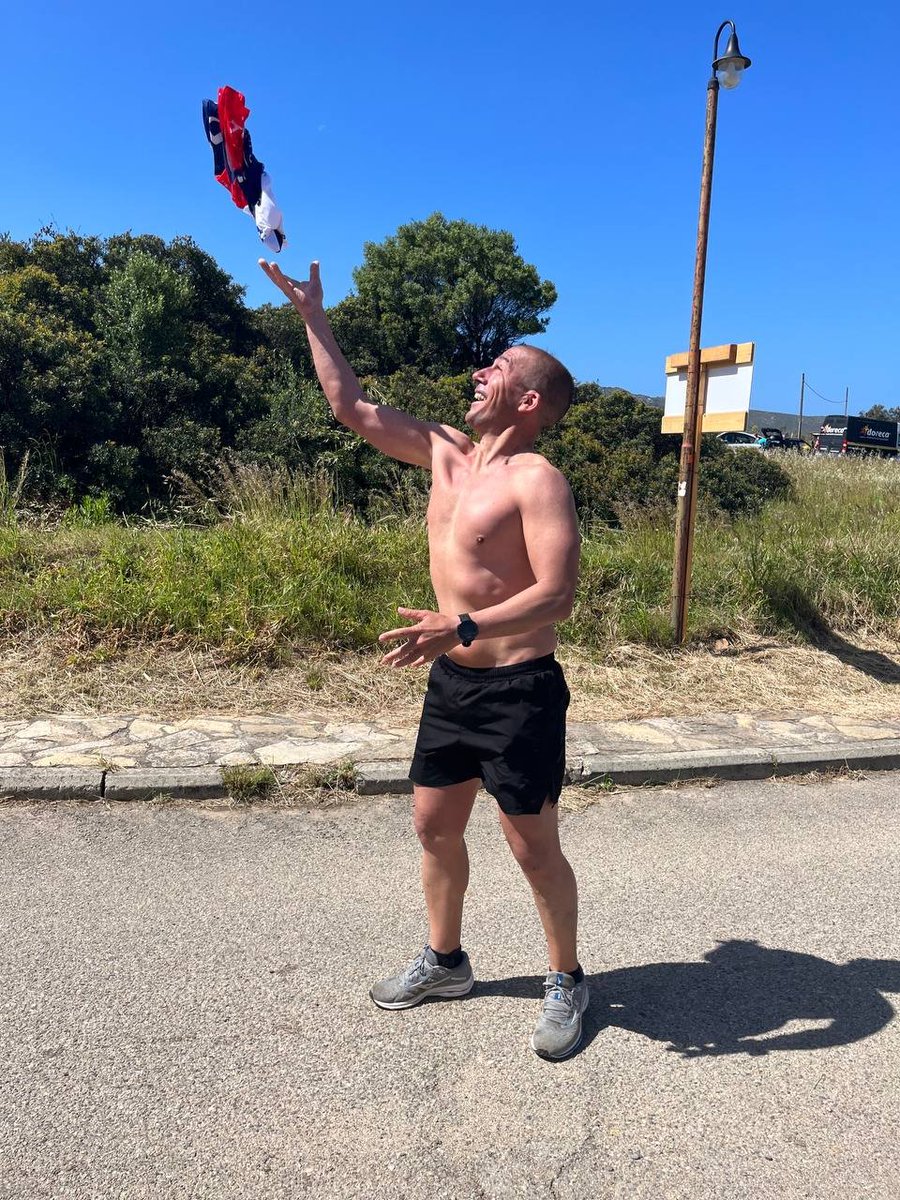 ChiccoMocci's tweet photo. Per tutte le volte che ho detto:
"Oggi no" " Forse domani" "Ma chi me lo fa fare?!" 
Dietro ogni singolo sacrificio c'è sempre una grande opportunità pronta a regalarti un sorriso
@chialaguna #Sardinia #followyourpassion #IoCorroQui https://t.co/2wy3x5FeG8