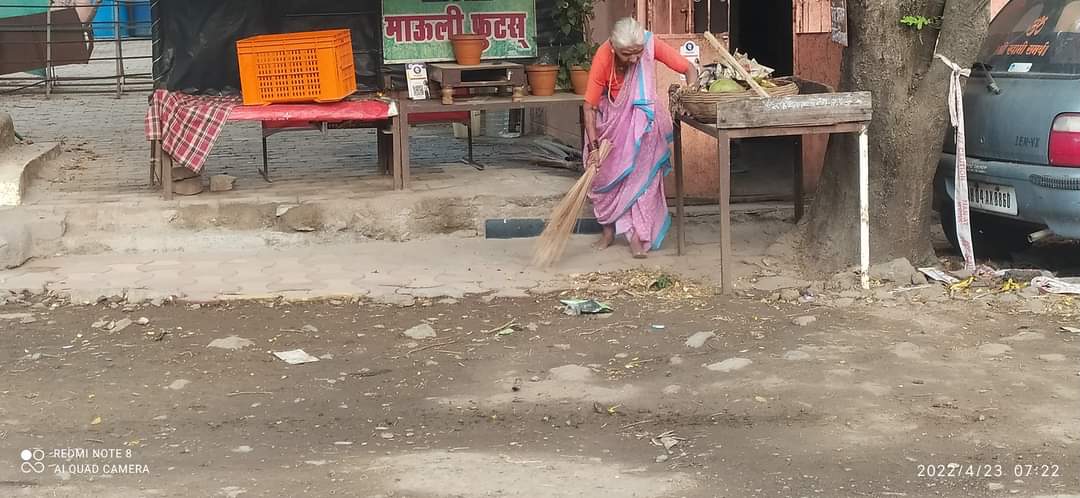 anilroy2000's tweet photo. Swachhtadoot
Proud of this senior citizen who helps clean the city for free. Respect !!
#SwachhSurvekshan2022PCMC 
@PCMCSarathi @pcmcindiagovin @GaneshY93608732 @RadheyaDhanve @kenchangauda @shashik72145819 @RajuRSabale1 @vaibhav_gholave @ShindeMahadev66 @rajeshpatilias https://t.co/JTKm62WzZc