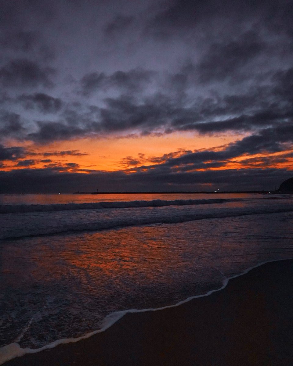nataliejerasmus's tweet photo. May every sunrise hold more promise and every sunset hold more peace 💙🧡 
#AboutSouthAfrica #SouthAfricanSkies #MeetSouthAfrica #VisitSouthAfrica #DBNTourism #SouthAfrica #Africa #Safari #Travel #Photography #Adventure #Durban #KwaZuluNatal #GoldenMile #Sunrise #Ocean #Paradise https://t.co/By78E6BnO5