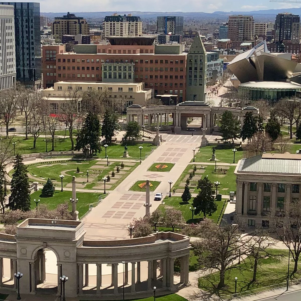 Glad to be in #Denver for #ASPN22 @PASMeeting #PAS2022 @ASPNeph @AdvocacyAspn 

PS follow Founders Award recipient  @drjosflynn. I have for 33 years. #soproudtobeyourhusband