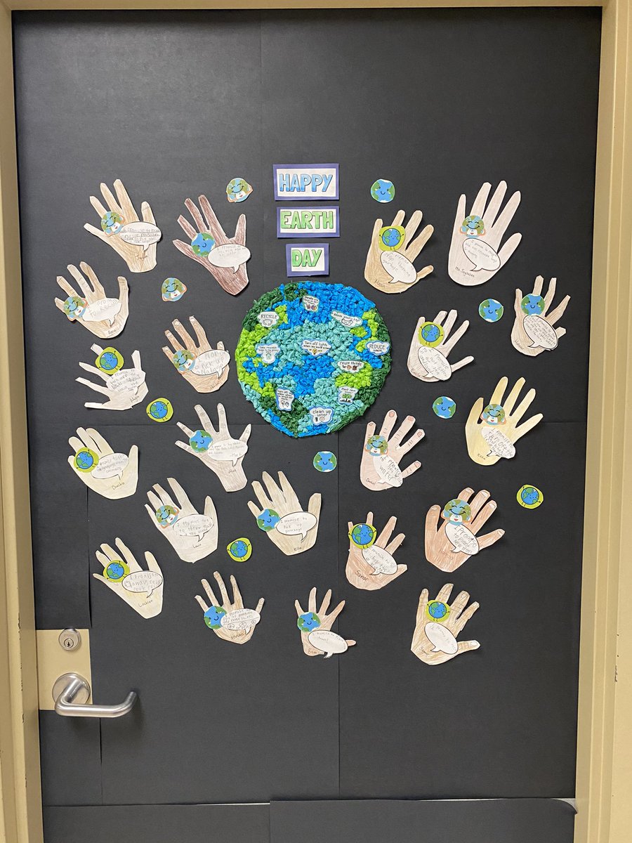 tzakas3's tweet photo. Thank you Ms. Soysuzen for creating this amazing Earth Day Art activity with the students!! #grade2/3 #yrdsbart #earthday https://t.co/jZtrDghR70