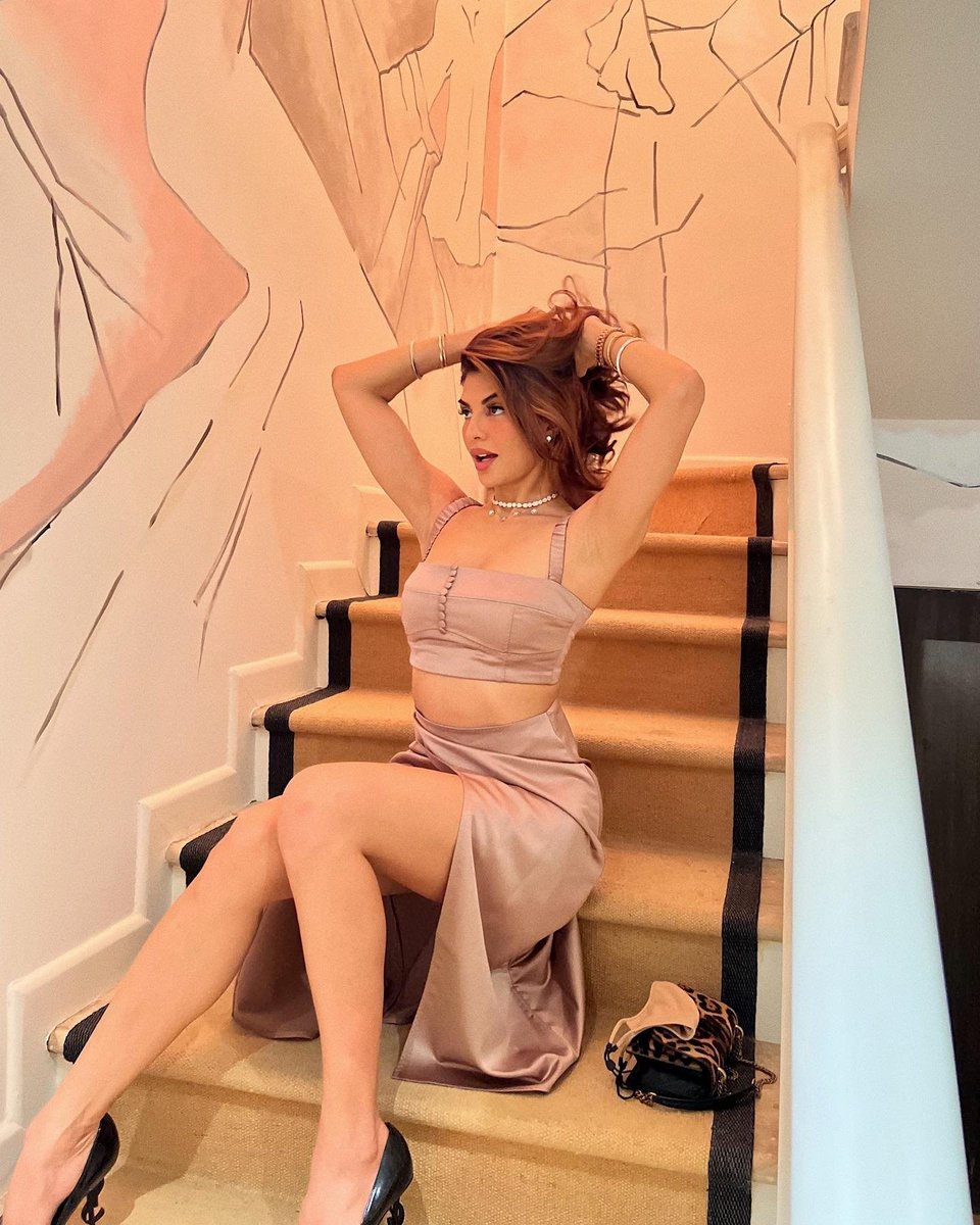 jaitv's tweet photo. Lifestyle Alert! @Asli_Jacqueline shares this mesmerizing pic. 

#JacquelineFernandez https://t.co/IgKE1E47zN