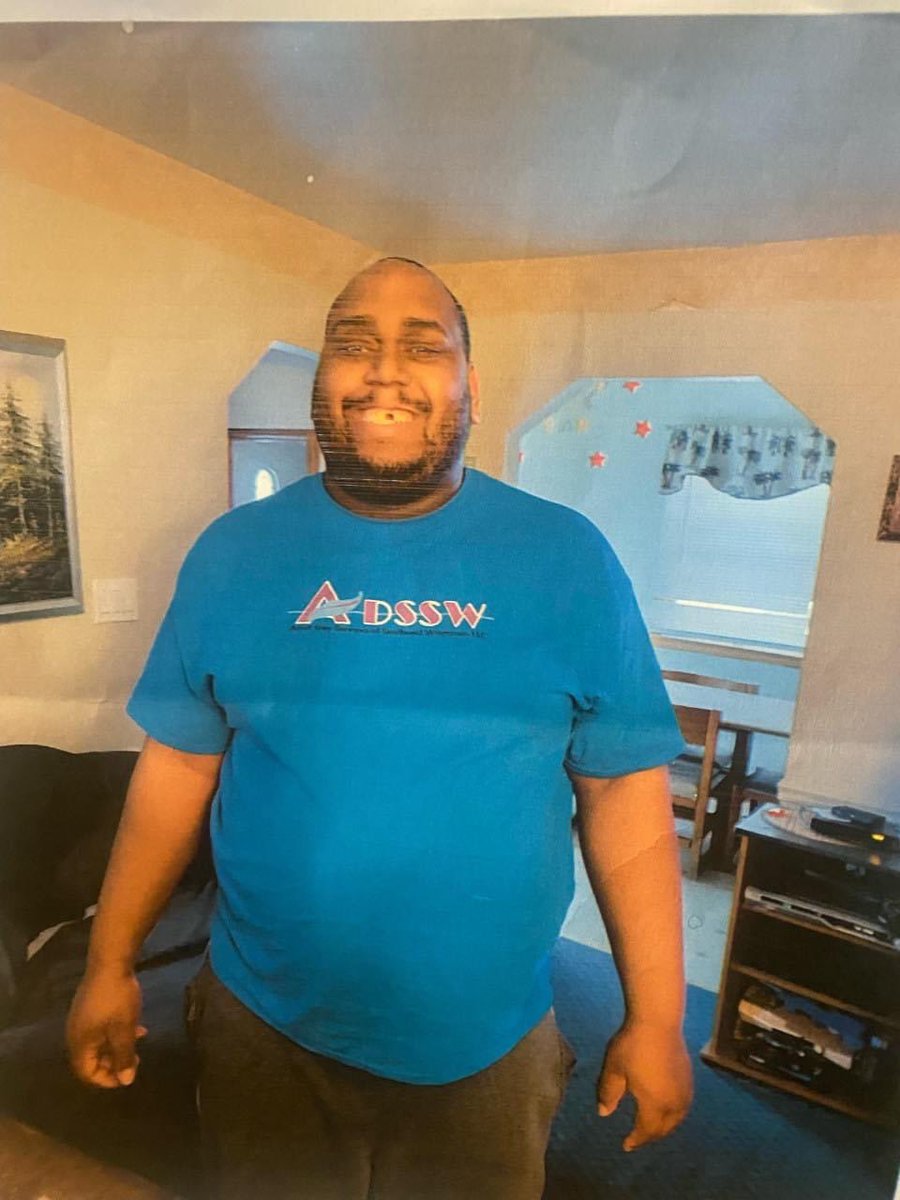 Milwaukee County Sheriff's Office (@milwcosheriff) on Twitter photo 1/2 <a href="/MilwaukeePolice/">Milwaukee Police</a> Milwaukee Police asks your help locating critically missing Robert Parrot, who suffers fr/ a medical condition. Robert, 28, 6'3" & 350 lbs, has brown eyes & short black hair & full beard. He wore a turquoise blue tee & pants & black/blue Adidas shoes. 1/2 <a href="/MilwaukeePolice/">Milwaukee Police</a> Milwaukee Police asks your help locating critically missing Robert Parrot, who suffers fr/ a medical condition. Robert, 28, 6'3" & 350 lbs, has brown eyes & short black hair & full beard. He wore a turquoise blue tee & pants & black/blue Adidas shoes.