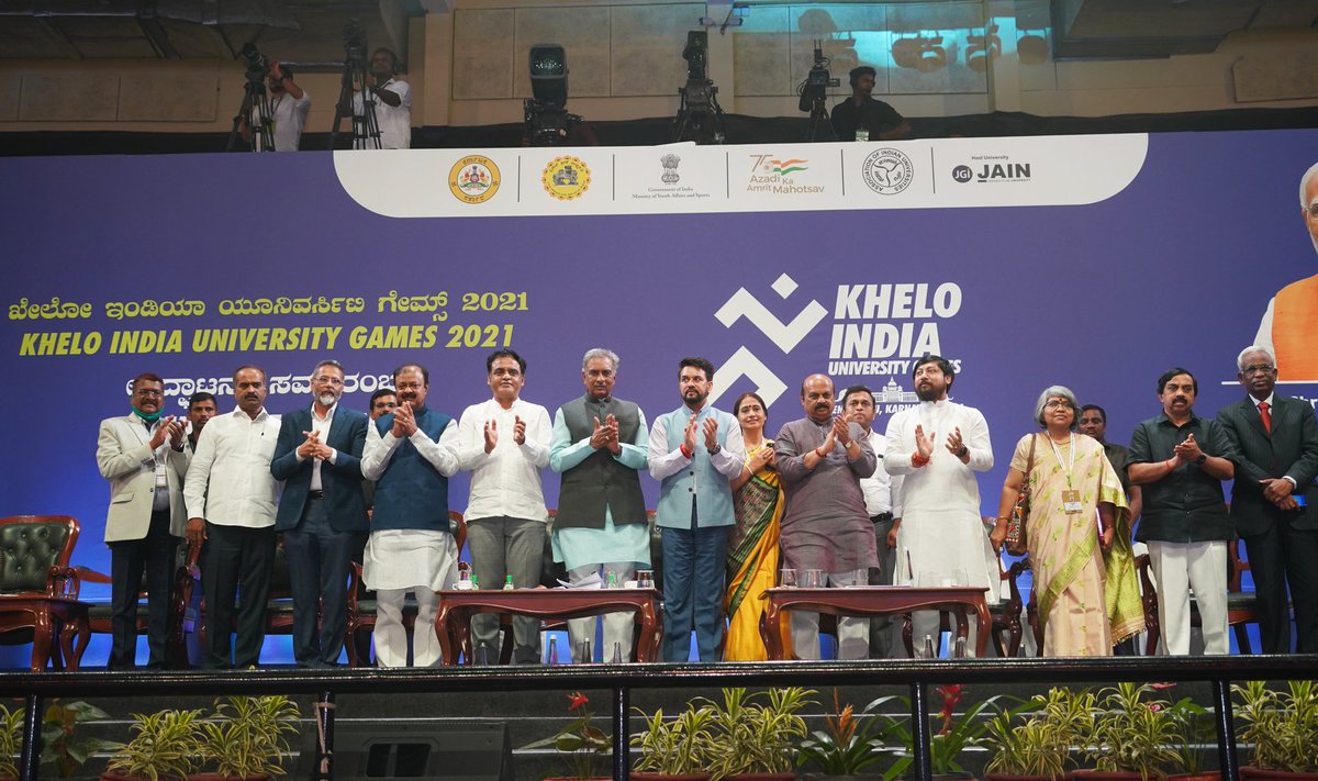 drashwathcn's tweet photo. Took part in the opening ceremony of #KIUG2021 along with Hon’ble Vice-President @MVenkaiahNaidu avaru, CM @BSBommai avaru, Governor @TCGEHLOT avaru, &amp; other dignitaries. 

A platform like @kheloindia plays a major role in reviving India's sports culture at the grass-root level. https://t.co/h5ICsACqVv